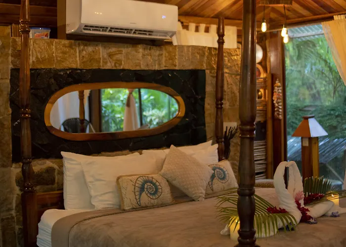 Ocho Artisan Hotel Tamarindo